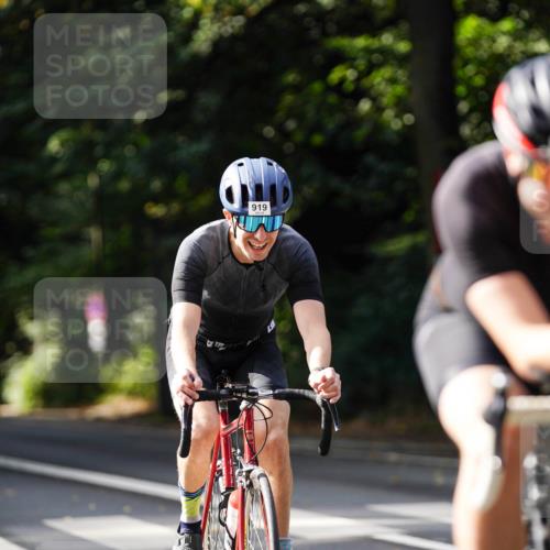 14.09.2025 - Stadtparktriathlon Michael Burmester http://msf.ph/oto/8911542 14.09.2025 11:12:02 Radfahren 754, 755, 765, 771, 802, 852, 919 meine-sportfotos.de