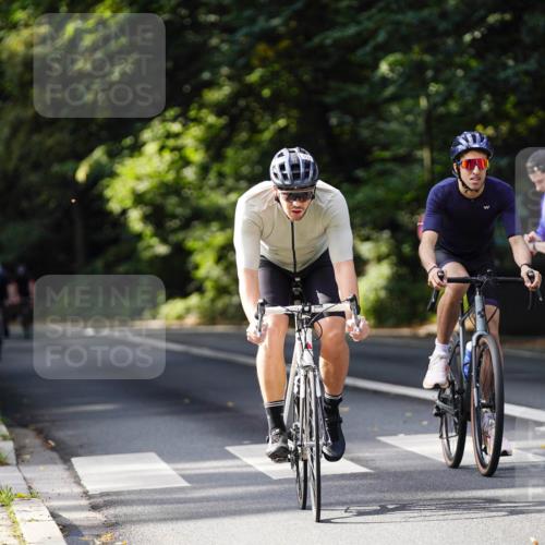 14.09.2025 - Stadtparktriathlon Michael Burmester http://msf.ph/oto/8911545 14.09.2025 11:12:04 Radfahren 755, 765, 771, 802, 852, 905, 919 meine-sportfotos.de