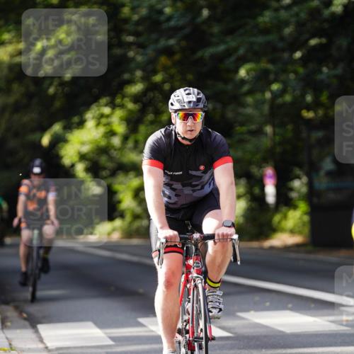 14.09.2025 - Stadtparktriathlon Michael Burmester http://msf.ph/oto/8911553 14.09.2025 11:12:14 Radfahren 734, 774, 801, 803, 835, 905 meine-sportfotos.de