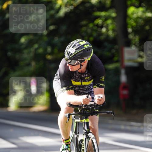 14.09.2025 - Stadtparktriathlon Michael Burmester http://msf.ph/oto/8911569 14.09.2025 11:12:33 Radfahren 818, 833, 836, 841, 867, 898 meine-sportfotos.de