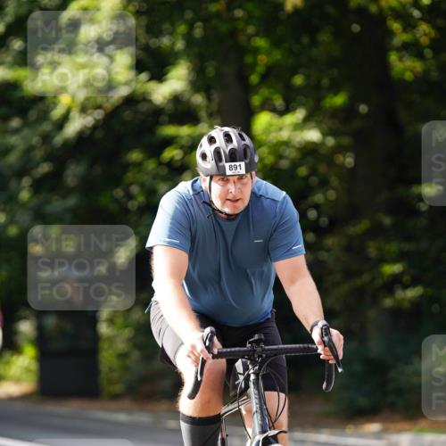 14.09.2025 - Stadtparktriathlon Michael Burmester http://msf.ph/oto/8911591 14.09.2025 11:13:16 Radfahren 827, 828, 861, 891, 973 meine-sportfotos.de