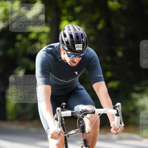 14.09.2025 - Stadtparktriathlon Michael Burmester http://msf.ph/oto/8911639 14.09.2025 11:14:41 Radfahren 862, 871 meine-sportfotos.de