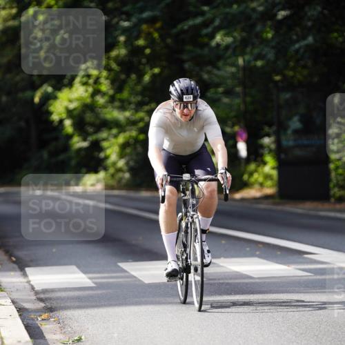 14.09.2025 - Stadtparktriathlon Michael Burmester http://msf.ph/oto/8911641 14.09.2025 11:14:52 Radfahren 820 meine-sportfotos.de
