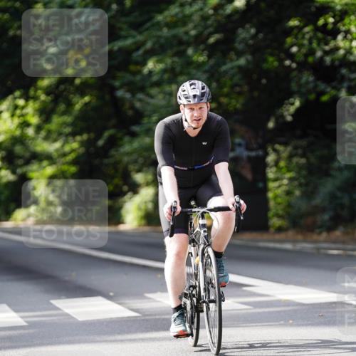 14.09.2025 - Stadtparktriathlon Michael Burmester http://msf.ph/oto/8911647 14.09.2025 11:15:10 Radfahren 886, 920 meine-sportfotos.de