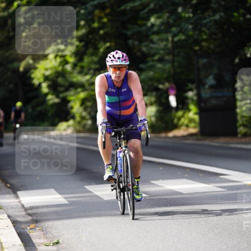 14.09.2025 - Stadtparktriathlon Michael Burmester http://msf.ph/oto/8911649 14.09.2025 11:15:18 Radfahren 842, 870, 886, 921 meine-sportfotos.de
