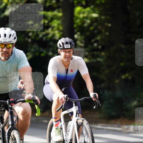 14.09.2025 - Stadtparktriathlon Michael Burmester http://msf.ph/oto/8911665 14.09.2025 11:15:33 Radfahren 756, 777, 816, 829, 837, 880, 892, 901 meine-sportfotos.de