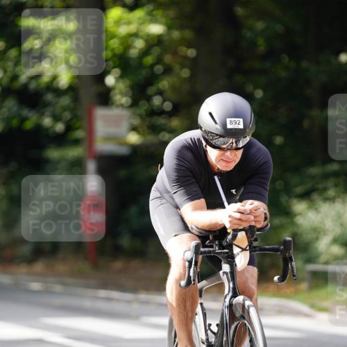 14.09.2025 - Stadtparktriathlon Michael Burmester http://msf.ph/oto/8911666 14.09.2025 11:15:35 Radfahren 777, 816, 829, 837, 880, 892, 901 meine-sportfotos.de