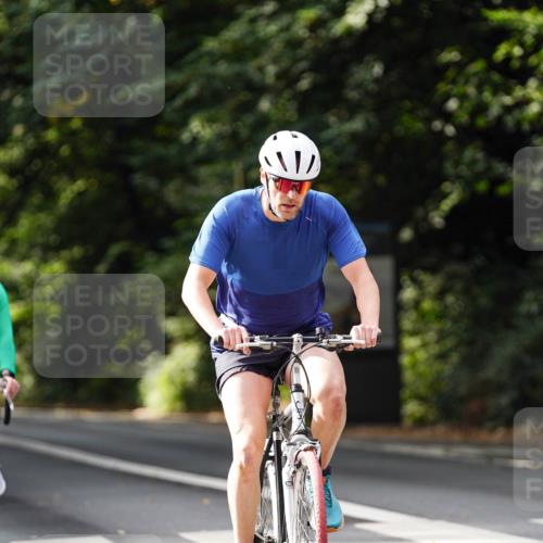 14.09.2025 - Stadtparktriathlon Michael Burmester http://msf.ph/oto/8911673 14.09.2025 11:15:49 Radfahren 739, 858, 875, 893, 918 meine-sportfotos.de