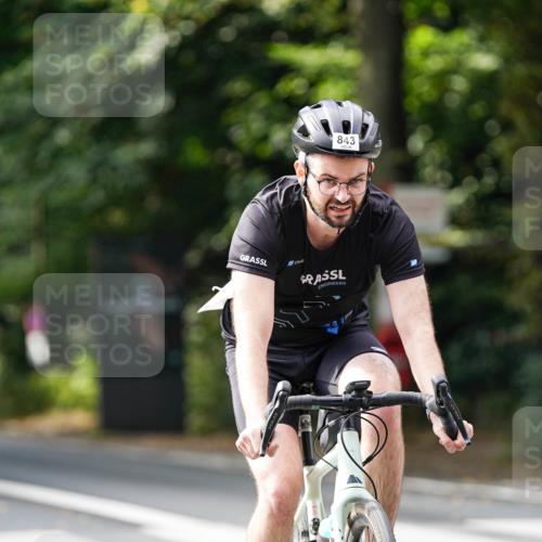 14.09.2025 - Stadtparktriathlon Michael Burmester http://msf.ph/oto/8911703 14.09.2025 11:17:02 Radfahren 843, 900, 967, 987, 1000 meine-sportfotos.de