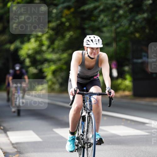 14.09.2025 - Stadtparktriathlon Michael Burmester http://msf.ph/oto/8911704 14.09.2025 11:17:03 Radfahren 843, 900, 967, 987, 1000 meine-sportfotos.de