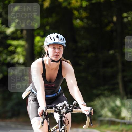 14.09.2025 - Stadtparktriathlon Michael Burmester http://msf.ph/oto/8911712 14.09.2025 11:17:10 Radfahren 900, 950, 987, 1000 meine-sportfotos.de