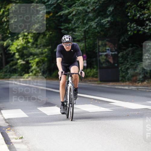 14.09.2025 - Stadtparktriathlon Michael Burmester http://msf.ph/oto/8911717 14.09.2025 11:17:29 Radfahren 877 meine-sportfotos.de