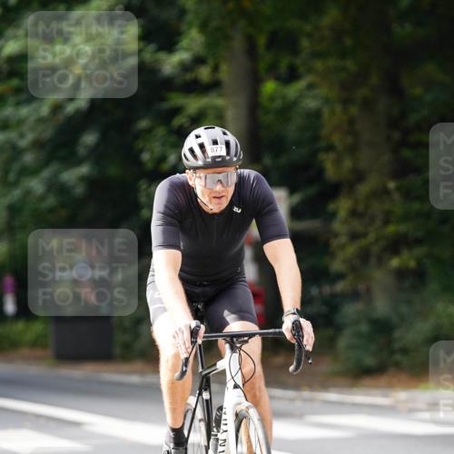 14.09.2025 - Stadtparktriathlon Michael Burmester http://msf.ph/oto/8911719 14.09.2025 11:17:30 Radfahren 877 meine-sportfotos.de