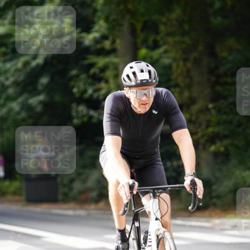 14.09.2025 - Stadtparktriathlon Michael Burmester http://msf.ph/oto/8911720 14.09.2025 11:17:30 Radfahren 877 meine-sportfotos.de