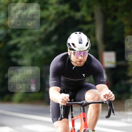 14.09.2025 - Stadtparktriathlon Michael Burmester http://msf.ph/oto/8911731 14.09.2025 11:18:07 Radfahren 909, 926, 961, 1016 meine-sportfotos.de