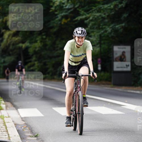 14.09.2025 - Stadtparktriathlon Michael Burmester http://msf.ph/oto/8911732 14.09.2025 11:18:10 Radfahren 909, 926, 961 meine-sportfotos.de