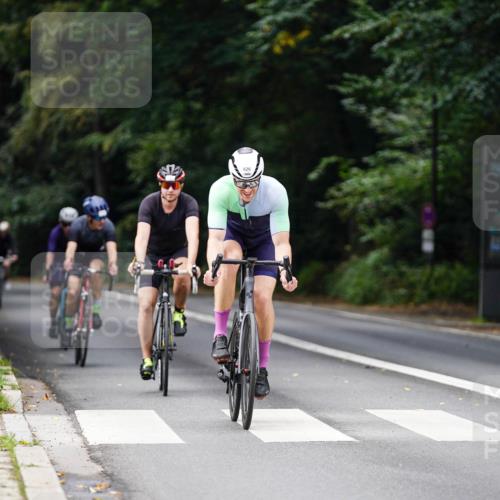 14.09.2025 - Stadtparktriathlon Michael Burmester http://msf.ph/oto/8911756 14.09.2025 11:18:49 Radfahren 724, 826, 852, 919, 996, 1006 meine-sportfotos.de