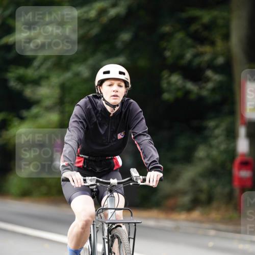 14.09.2025 - Stadtparktriathlon Michael Burmester http://msf.ph/oto/8911764 14.09.2025 11:18:57 Radfahren 852, 919, 996, 1006 meine-sportfotos.de