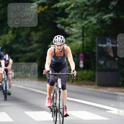 14.09.2025 - Stadtparktriathlon Michael Burmester http://msf.ph/oto/8911775 14.09.2025 11:19:24 Radfahren 806, 846, 890, 905, 916, 942 meine-sportfotos.de