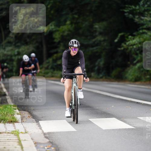 14.09.2025 - Stadtparktriathlon Michael Burmester http://msf.ph/oto/8911784 14.09.2025 11:19:34 Radfahren 854, 890, 916, 944, 979 meine-sportfotos.de
