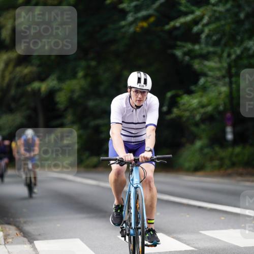 14.09.2025 - Stadtparktriathlon Michael Burmester http://msf.ph/oto/8911802 14.09.2025 11:19:54 Radfahren 825, 836, 867, 1009, 1020 meine-sportfotos.de