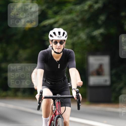 14.09.2025 - Stadtparktriathlon Michael Burmester http://msf.ph/oto/8911811 14.09.2025 11:20:06 Radfahren 833, 841, 925, 975, 984, 990 meine-sportfotos.de