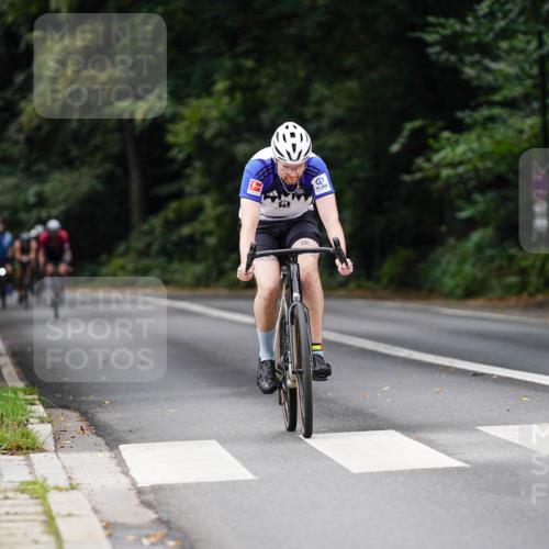 14.09.2025 - Stadtparktriathlon Michael Burmester http://msf.ph/oto/8911815 14.09.2025 11:20:13 Radfahren 833, 859, 865, 925 meine-sportfotos.de