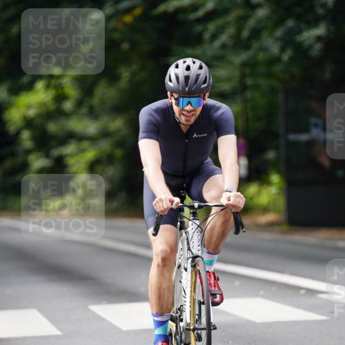 14.09.2025 - Stadtparktriathlon Michael Burmester http://msf.ph/oto/8911846 14.09.2025 11:20:46 Radfahren 848, 861, 897, 917, 938, 941, 989 meine-sportfotos.de