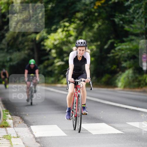 14.09.2025 - Stadtparktriathlon Michael Burmester http://msf.ph/oto/8911852 14.09.2025 11:20:56 Radfahren 937, 949, 989 meine-sportfotos.de