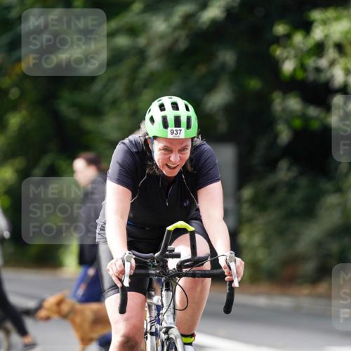 14.09.2025 - Stadtparktriathlon Michael Burmester http://msf.ph/oto/8911857 14.09.2025 11:21:00 Radfahren 937, 949, 973, 982 meine-sportfotos.de
