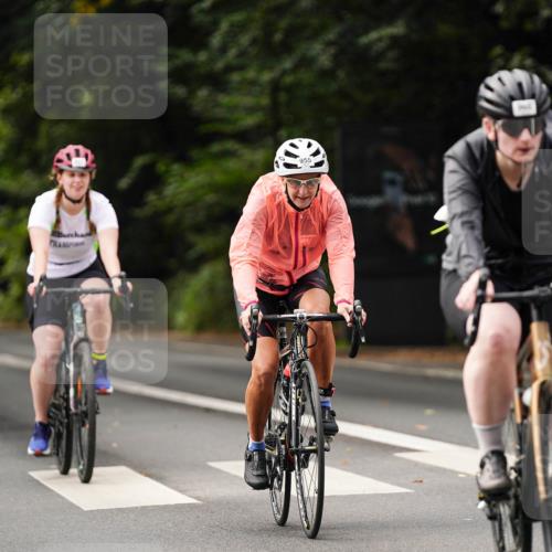 14.09.2025 - Stadtparktriathlon Michael Burmester http://msf.ph/oto/8911878 14.09.2025 11:21:42 Radfahren 734, 828, 871, 927, 945, 955, 960 meine-sportfotos.de