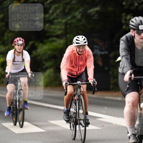 14.09.2025 - Stadtparktriathlon Michael Burmester http://msf.ph/oto/8911879 14.09.2025 11:21:42 Radfahren 734, 828, 871, 927, 945, 955, 960 meine-sportfotos.de