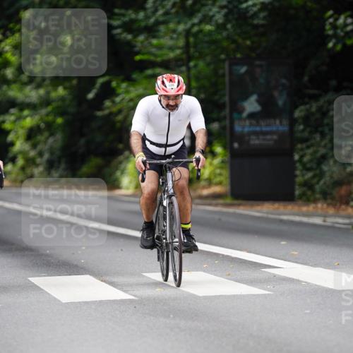14.09.2025 - Stadtparktriathlon Michael Burmester http://msf.ph/oto/8911884 14.09.2025 11:21:48 Radfahren 828, 873, 927, 945, 955, 960, 981 meine-sportfotos.de