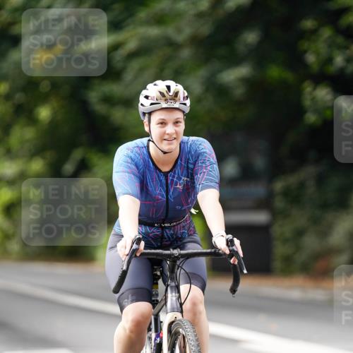 14.09.2025 - Stadtparktriathlon Michael Burmester http://msf.ph/oto/8911887 14.09.2025 11:21:50 Radfahren 828, 873, 927, 945, 981 meine-sportfotos.de