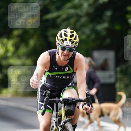14.09.2025 - Stadtparktriathlon Michael Burmester http://msf.ph/oto/8911920 14.09.2025 11:22:24 Radfahren 850, 880, 997 meine-sportfotos.de