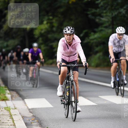 14.09.2025 - Stadtparktriathlon Michael Burmester http://msf.ph/oto/8911948 14.09.2025 11:22:57 Radfahren 829, 831, 851, 882, 918, 948, 963, 974, 1001, 1002 meine-sportfotos.de