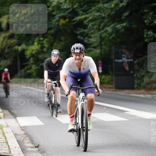 14.09.2025 - Stadtparktriathlon Michael Burmester http://msf.ph/oto/8911960 14.09.2025 11:23:04 Radfahren 829, 831, 851, 882, 918, 920, 946, 948, 963, 974 meine-sportfotos.de