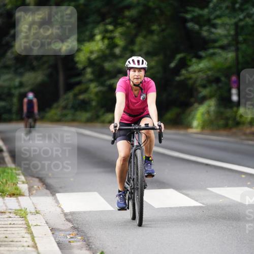 14.09.2025 - Stadtparktriathlon Michael Burmester http://msf.ph/oto/8911965 14.09.2025 11:23:09 Radfahren 829, 886, 920, 946 meine-sportfotos.de