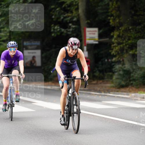 14.09.2025 - Stadtparktriathlon Michael Burmester http://msf.ph/oto/8911990 14.09.2025 11:23:49 Radfahren 824, 893, 936, 940, 943, 994, 1005, 1008, 1011 meine-sportfotos.de