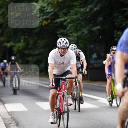 14.09.2025 - Stadtparktriathlon Michael Burmester http://msf.ph/oto/8912009 14.09.2025 11:24:04 Radfahren 823, 876, 878, 895, 915, 924, 970, 986, 987 meine-sportfotos.de