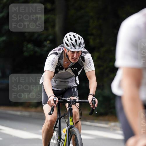 14.09.2025 - Stadtparktriathlon Michael Burmester http://msf.ph/oto/8912010 14.09.2025 11:24:05 Radfahren 823, 876, 878, 894, 895, 915, 924, 970, 986, 987 meine-sportfotos.de