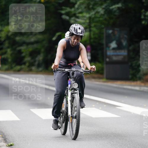 14.09.2025 - Stadtparktriathlon Michael Burmester http://msf.ph/oto/8912012 14.09.2025 11:24:07 Radfahren 823, 876, 878, 894, 895, 915, 924, 970, 987 meine-sportfotos.de