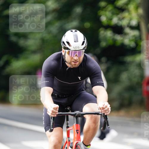 14.09.2025 - Stadtparktriathlon Michael Burmester http://msf.ph/oto/8912047 14.09.2025 11:25:21 Radfahren 909 meine-sportfotos.de