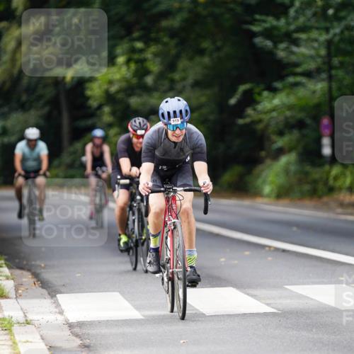 14.09.2025 - Stadtparktriathlon Michael Burmester http://msf.ph/oto/8912053 14.09.2025 11:25:37 Radfahren 826, 837, 852, 919, 992, 1000 meine-sportfotos.de