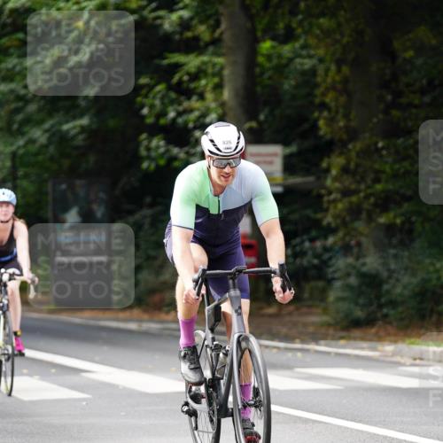 14.09.2025 - Stadtparktriathlon Michael Burmester http://msf.ph/oto/8912060 14.09.2025 11:25:41 Radfahren 826, 837, 852, 919, 1000 meine-sportfotos.de