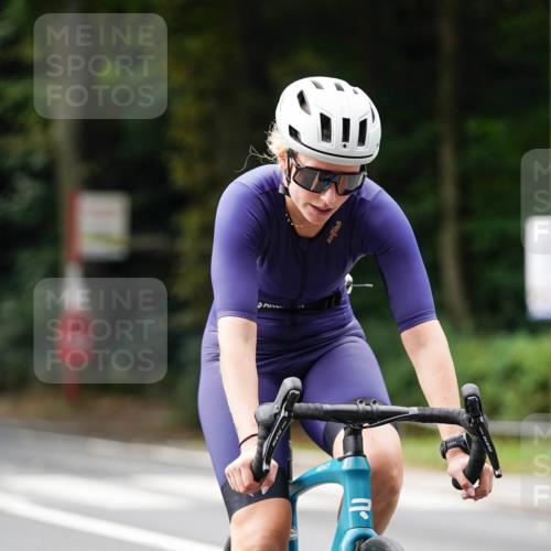 14.09.2025 - Stadtparktriathlon Michael Burmester http://msf.ph/oto/8912066 14.09.2025 11:26:06 Radfahren 930, 951, 1006 meine-sportfotos.de