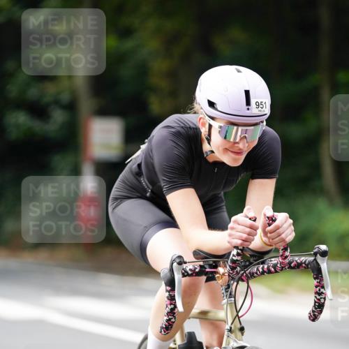 14.09.2025 - Stadtparktriathlon Michael Burmester http://msf.ph/oto/8912072 14.09.2025 11:26:13 Radfahren 835, 930, 951 meine-sportfotos.de