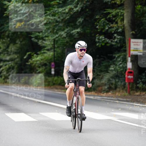 14.09.2025 - Stadtparktriathlon Michael Burmester http://msf.ph/oto/8912073 14.09.2025 11:26:15 Radfahren 835, 930, 951 meine-sportfotos.de