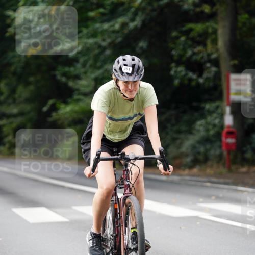 14.09.2025 - Stadtparktriathlon Michael Burmester http://msf.ph/oto/8912100 14.09.2025 11:26:40 Radfahren 905, 911, 914, 931, 942, 961, 976 meine-sportfotos.de