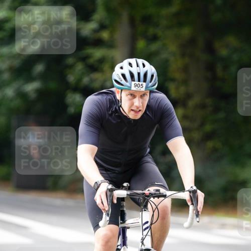 14.09.2025 - Stadtparktriathlon Michael Burmester http://msf.ph/oto/8912103 14.09.2025 11:26:45 Radfahren 905, 911, 914, 942, 961 meine-sportfotos.de